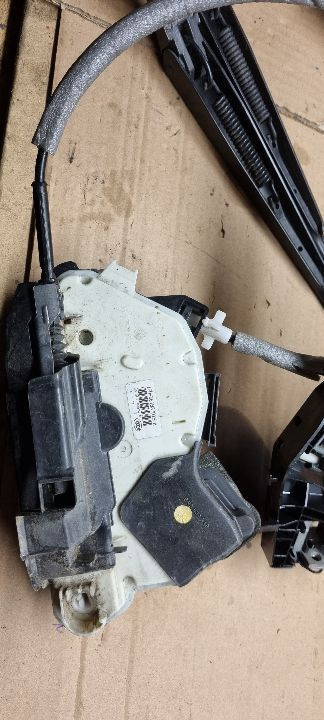 00036 06671 Broasca usa stanga fata VW Passat B8 5E1837015A europa
