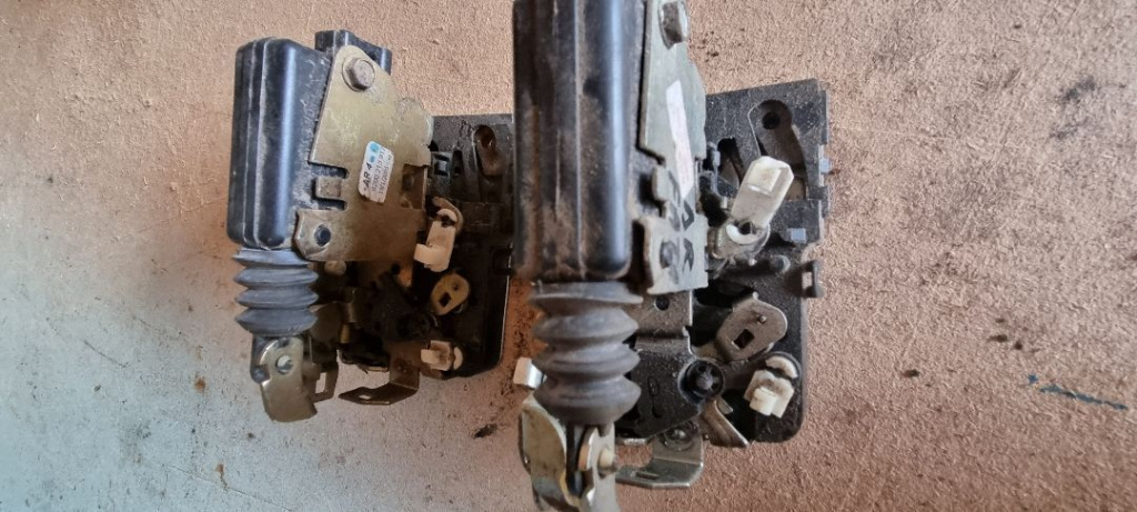 00061 00084 Broasca usa dreapta fata cu actuator dacia logan 8200213917 8200741958