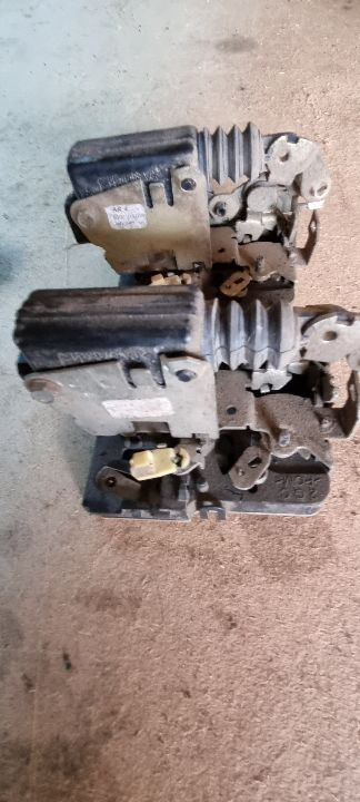 00099 Broasca usa stanga spate dacia logan 8200214018