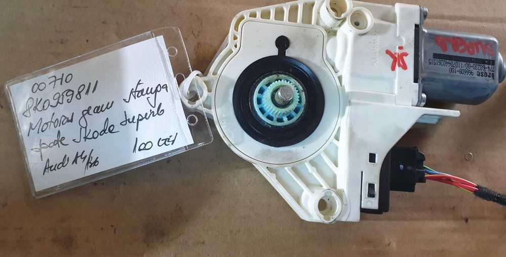00710 Motoras geam stanga spate Skoda Superb/Audi A4 B8