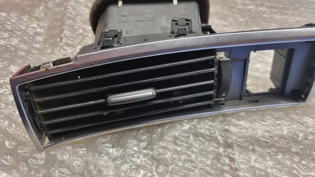 00742 Grila aer bord stanga Audi A6 4F1820901C