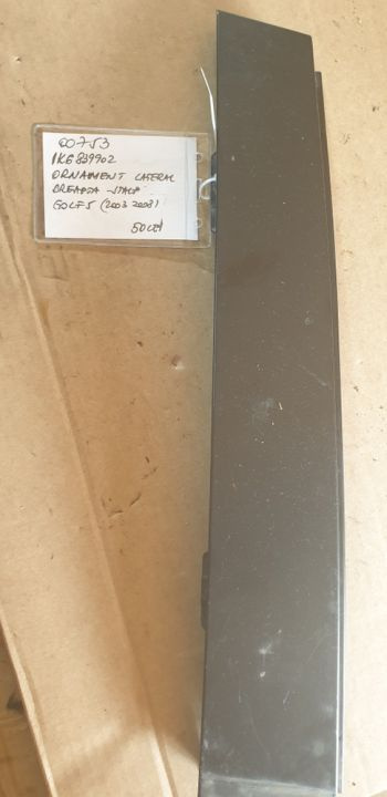 00753 Ornament lateral dreapta stalp Vw Golf 5(2003-2008)