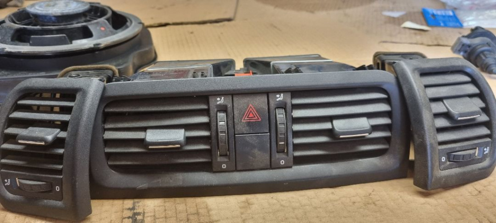 00903 Grila aer bord centrala skoda fabia 2 5j0820951