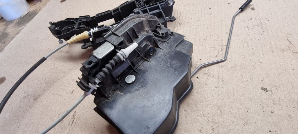 01282 Broasca usa dreapta spate bmw f10 7202148 a053702