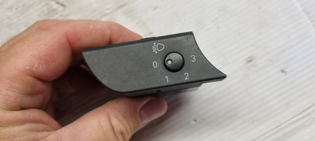 01305 Buton reglaj faruri seat exeo 3r2919094