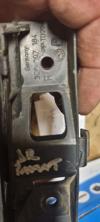 01978 Suport prindere bara stanga fata vw passat b6 3c0607184