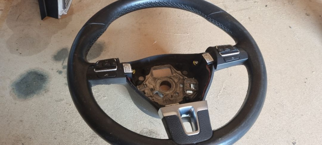 02300 Volan piele cu comenzi vw passat 3c8419091b