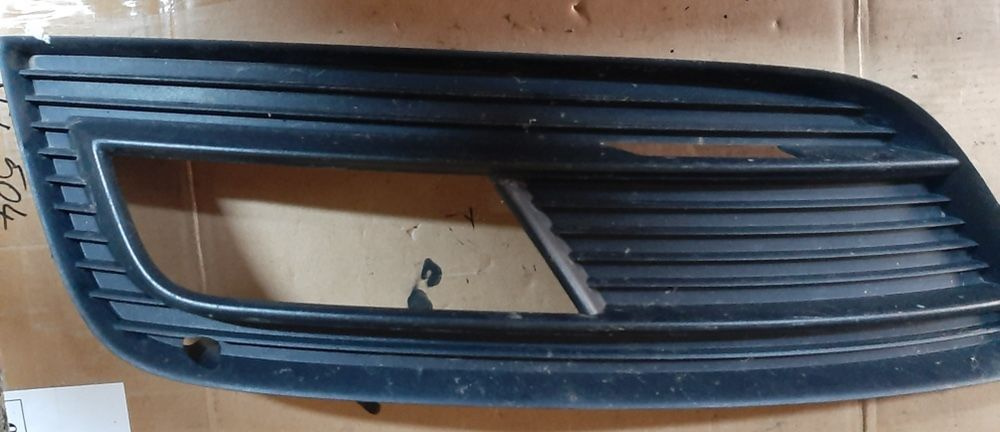 02389 Grila protectie bord fata stanga Audi A4 8K 2012-2016