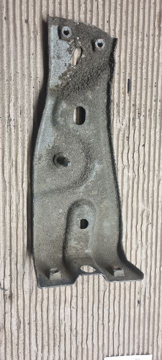 02888 Suport aripa stanga vw passat b6 3c0821141