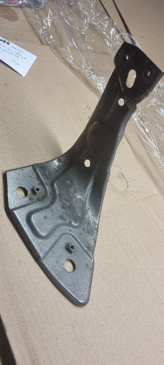 03064 06249 Suport aripa stanga fata vw passat b7 3aa821141