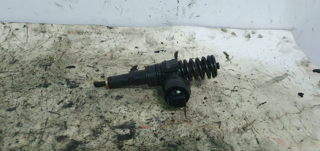 038130073AJ Injector Audi A3 1.9 TDI tip motor AXR