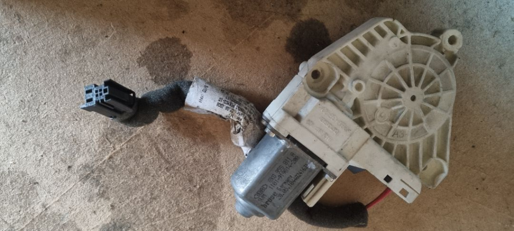 03902 03955 Motoras geam stanga spate audi a4 b8 skoda superb 03332 8k0959811 8k0959811a