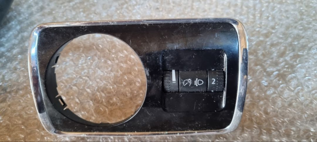 04004 Buton reglaj faruri Skoda Superb