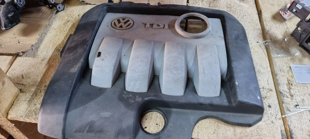 04247 Capac motor 1.9 tdi vw 03g103925bl