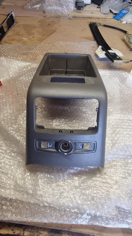 04254 Consola centrala spate fara grile aerisire Audi A6 4F0863244C