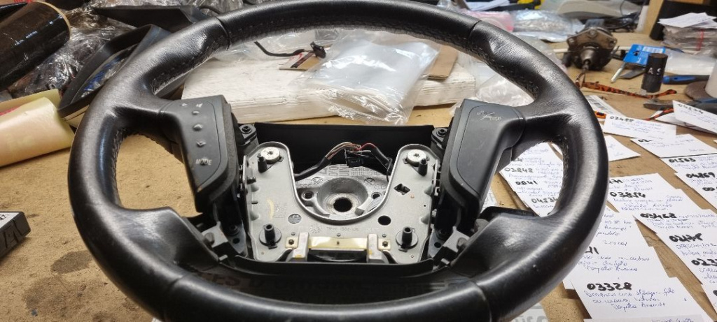 04468 Volan toyota avensis cu comenzi si padela 43401 trw 115de b00