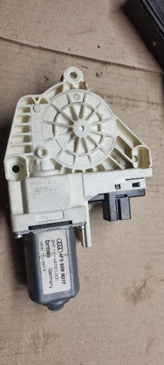 04587 Motoras macara geam stanga spate audi a6 c6 europa 4f0959801f