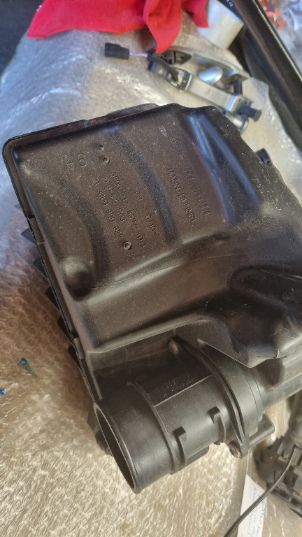 04610 Carcasa filtru aer cu Debitmetru Renault Megane 3, 1.5 dci 8200702517 8200947663d