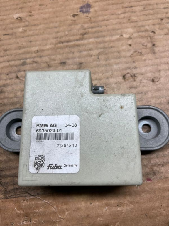 04699 Amplificator antena Bmw 6935024-01