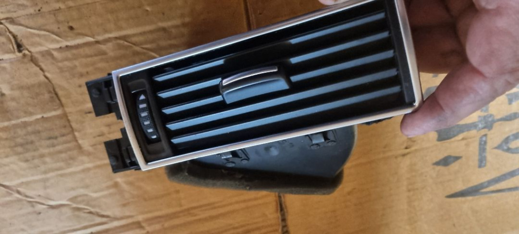 04890 Grila aer audi a6 c6 4f 4f2820901d