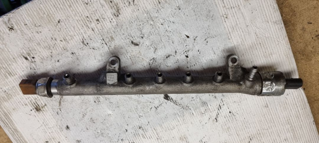 04977 Rampa injectoare vag 1.6 tdi 105 cp 03l125a