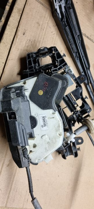 05032 Broasca SPATE DREAPTA VW PASSAT B8 COD 5E0839016A