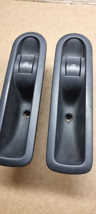 05646 Buton actionare geam spate megane 2 21980 156015870