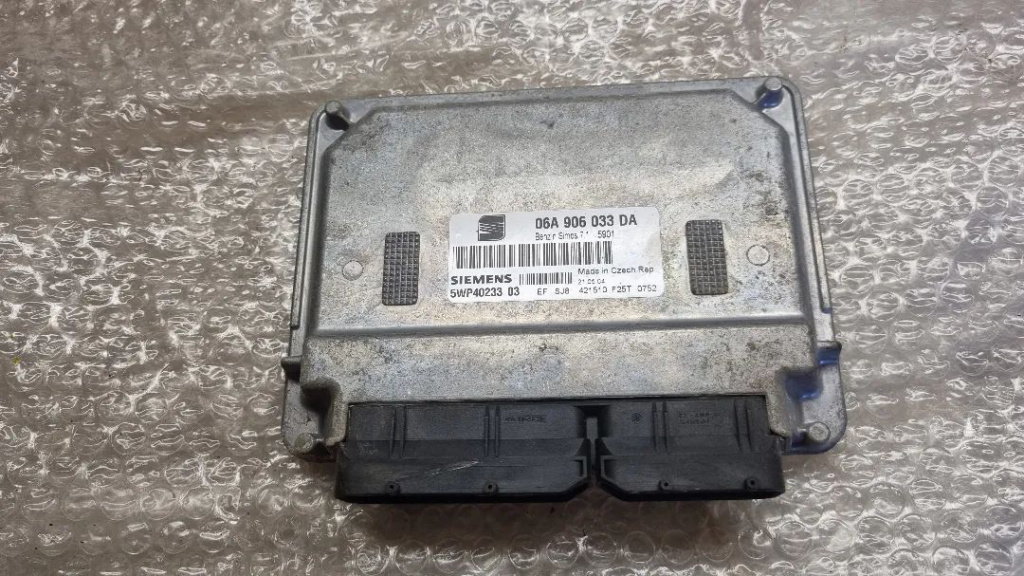 05902 ECU Calculator motor Seat Altea 1.6 benzina 06A906033DA