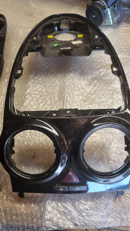 05978 Trim gura ventilatie centrala cu buton avarie 13204955 460029937 OPEL CORSA D