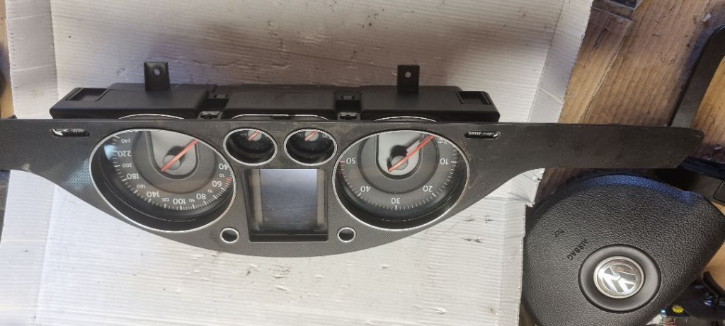 06239 Grila trim ceasuri bord vw passat b6 3c1858335am