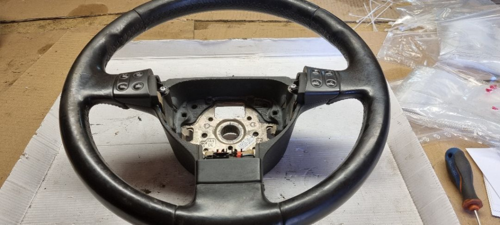 06316 Volan cu comenzi Passat B6 2.0 3C0419091