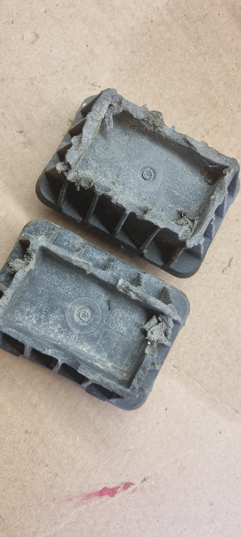 06411 Suport cauciuc cric bmw f10 51717237195 30 lei/set