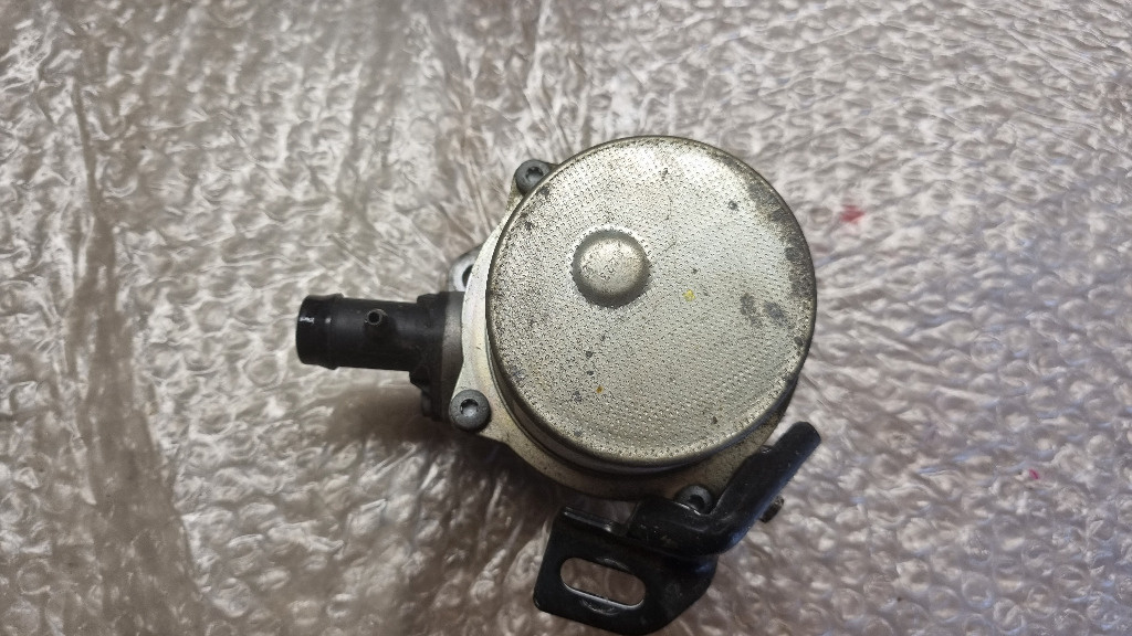 06443 Pompa vacuum 1.5 dCi euro 5 cod 8201005306 clio 4