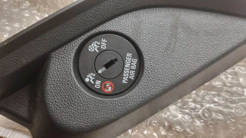 06485 Buton Dezactivare Airbag Opel Astra J 13577258