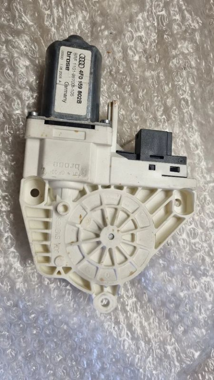 06556 Motoras macara dreapta fata Audi A6 4F0959802B