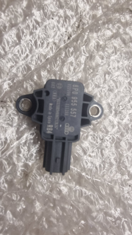 06660 Senzor impact usa stanga fata cod 8P0955557 Seat Exeo