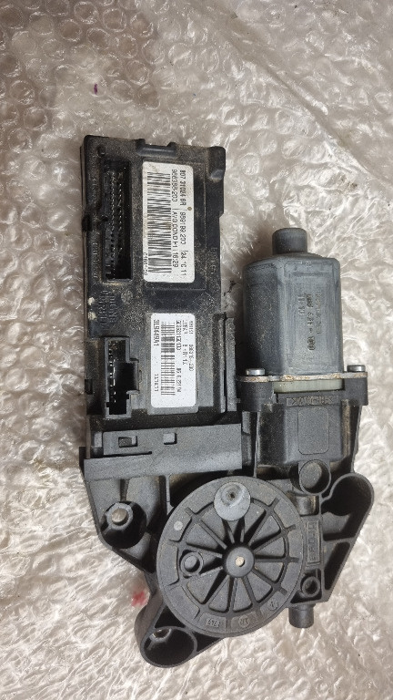 06665 Motoras macara stanga fata renault megane 3 968431100 969198200 0130822479