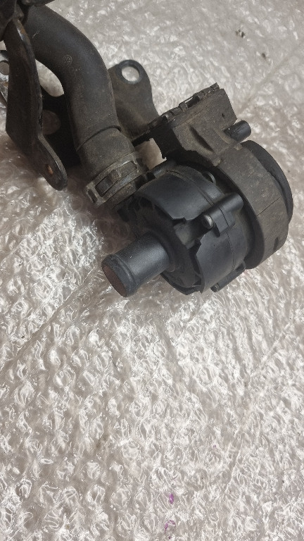 06707 Pompa recirculare apa Audi A3 1.4 TFSI cod: 5Q0965567