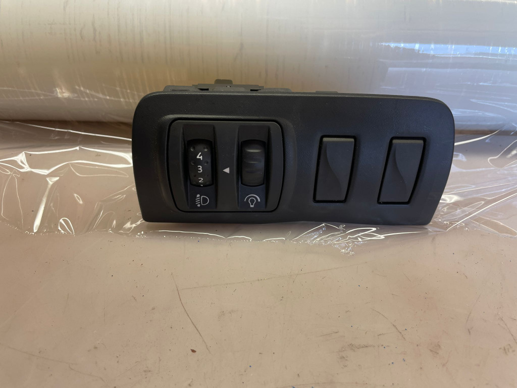 09000 PANOU BUTOANE REGLAJ FARURI SI LUMINA BORD RENAULT