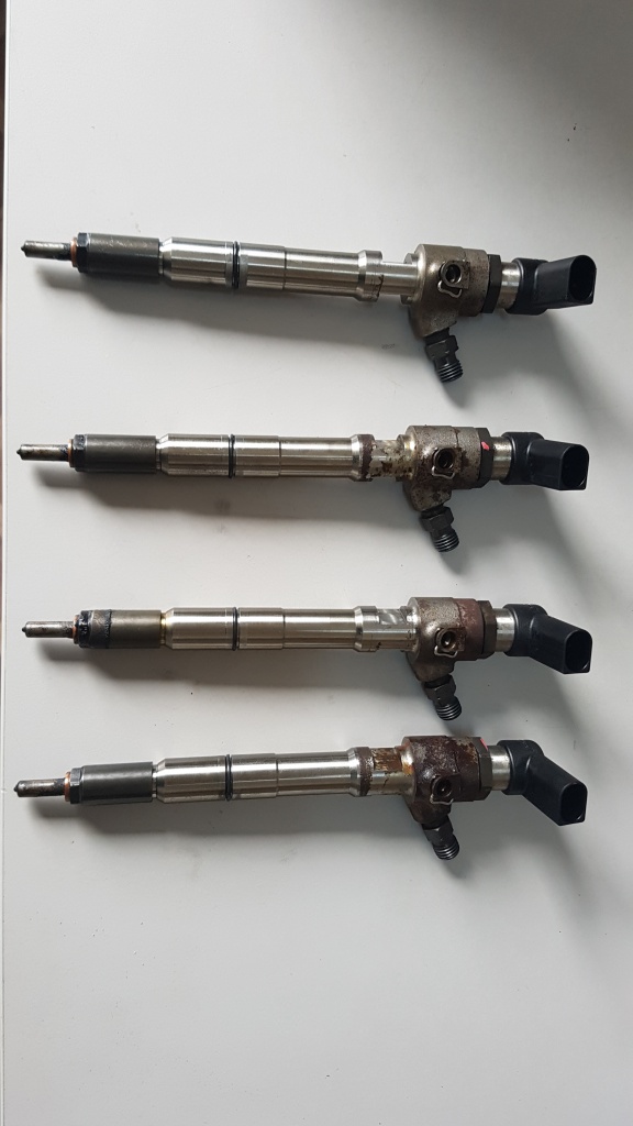 3L130277B Injector VW 1.6 TDI CAYC