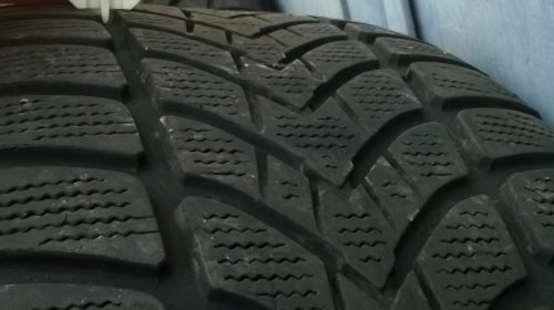 4 Anvelope iarna 205/55 R16, Dunlop, profil 5,5 - 6 mm, DOT 4411