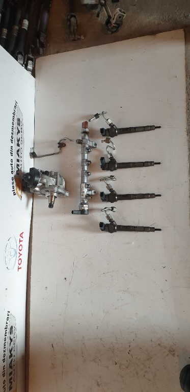 4 injectoare + pompa injectie + rampa injectie 2.0 tdi / 177cp / tip - CGL / Audi Q5 / an 2012 , 2013 , 2014 ,