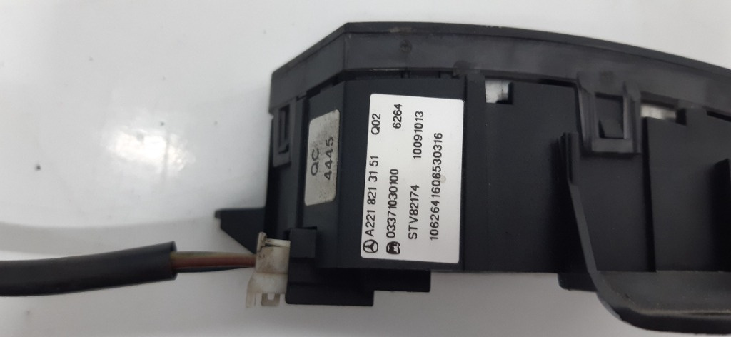 A2218213151 Buton / Switch Inchidere Cen