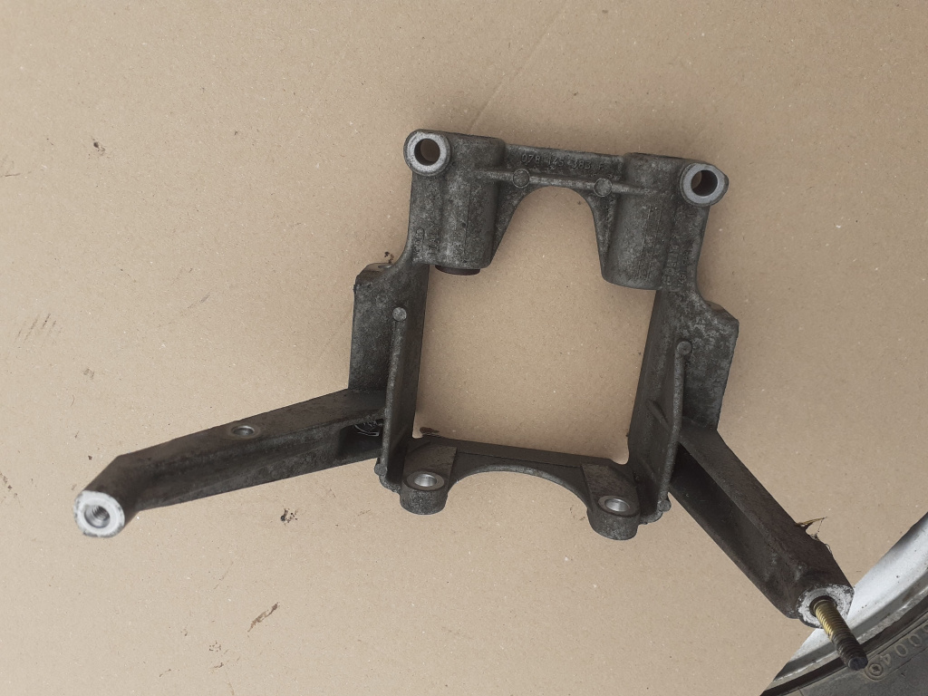 A8-957 SUPORT POMPA SERVODIRECTIE A4 A6 