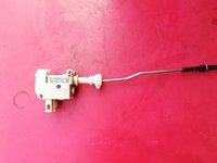 Actuator capac rezervor Vw Golf 5 hatchback 1K6810773