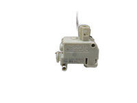 Actuator deschidere usita rezervor ​Volkswagen Passat CC (357) DSG 2.0 tdi CBB B 2009 VOLKSWAGEN PASSAT CC (357) [ 2008 - 2012 ] OEM 3C8810773