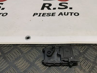 Actuator inchidere usa fata HYUNDAI ACCENT SDN 94-97