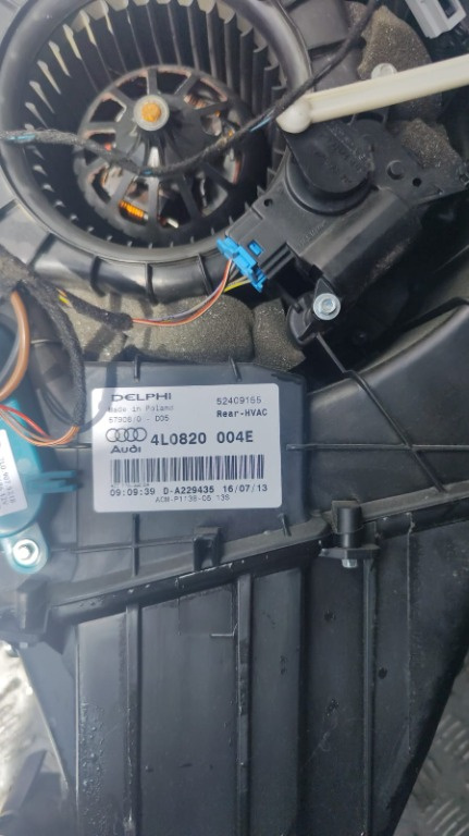 Aeroterma spate completa Audi Q7 4L 4.2 TDI cod motor CCF transmisie automata an 2014 cod 4L0820004E
