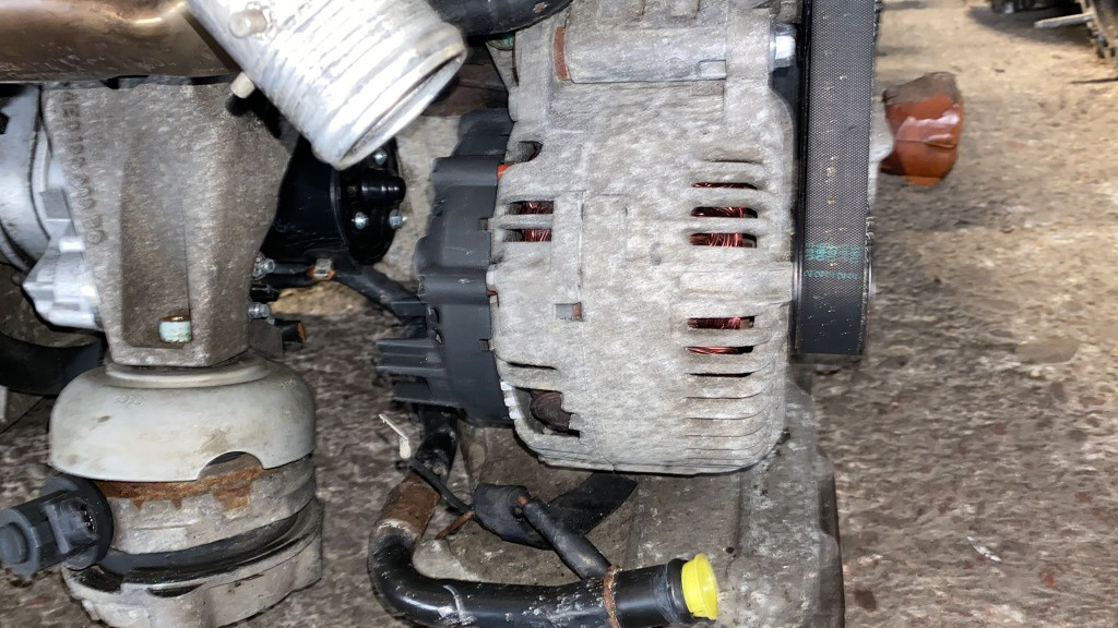 Alternator Audi A8 3.0TDI V6 cod motor ASB
