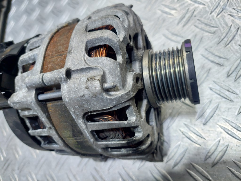 Alternator Dacia Duster Logan 1.0 TCE an 2020 cod 231009092R B Valeo